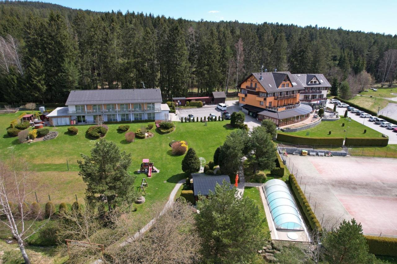 Hotel Slunecna Louka Ліпно-над-Влтавою Екстер'єр фото