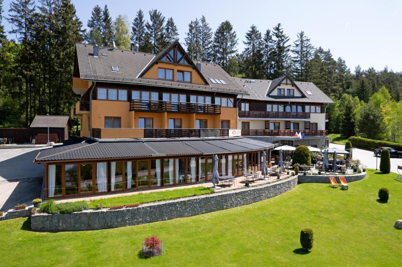 Hotel Slunecna Louka Ліпно-над-Влтавою Екстер'єр фото